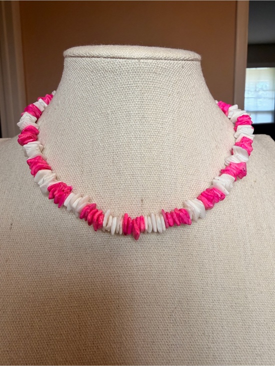 Jewelry - VINTAGE WHITE AND PINK PUKA SHELL NECKLACE with BARREL CLASP